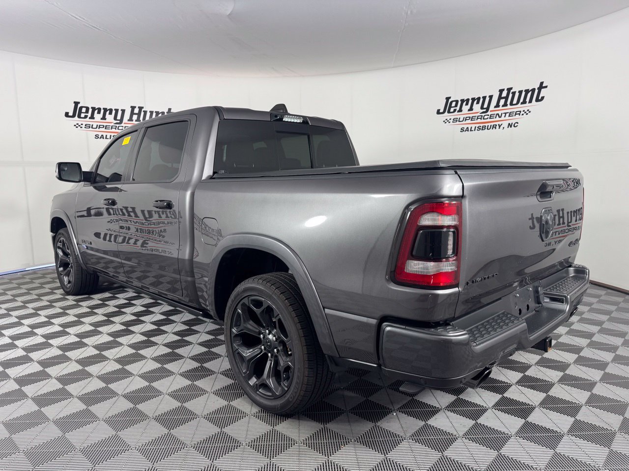 Used 2024 RAM 1500 Limited AWD/4WD image 9