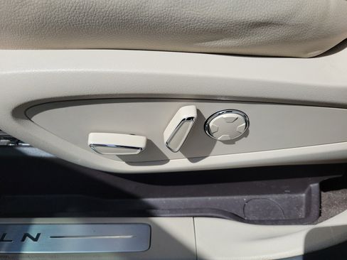 Used 2019 Lincoln MKC Premiere FWD image 24