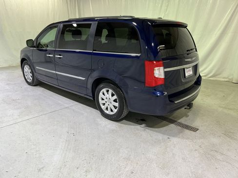Used 2014 Chrysler Town & Country Touring w/ Trailer Tow Group image 8
