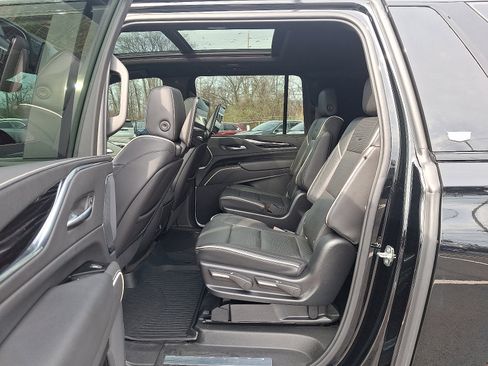 Certified 2022 Cadillac Escalade ESV Sport w/ LPO, ONYX Package AWD/4WD image 23