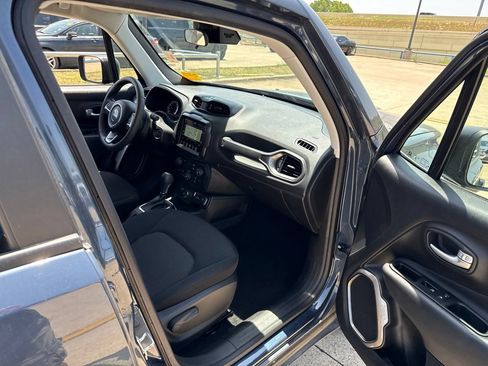 Used 2023 Jeep Renegade Latitude AWD/4WD image 15