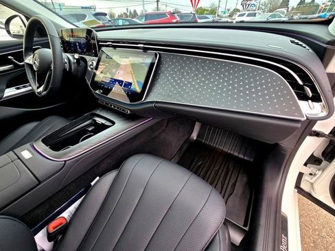Used 2025 Mercedes-Benz E 350 4MATIC Sedan image 20