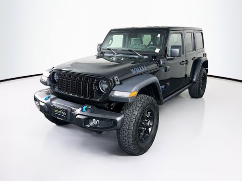 Used 2024 Jeep Wrangler Unlimited AWD/4WD image 3