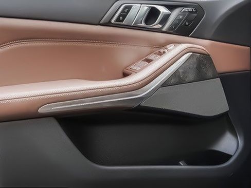 Used 2023 BMW X7 M60i image 32