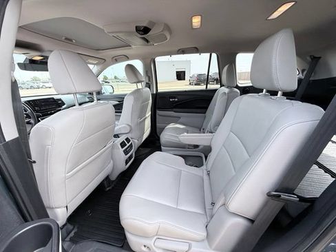 Used 2019 Honda Pilot Touring image 17