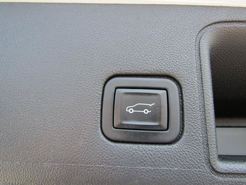 Used 2022 GMC Terrain SLT w/ LPO, Floor Liner Package AWD/4WD image 14