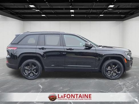 Certified 2024 Jeep Grand Cherokee Altitude AWD/4WD image 6