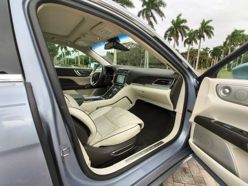 Used 2019 Lincoln Continental Black Label image 36