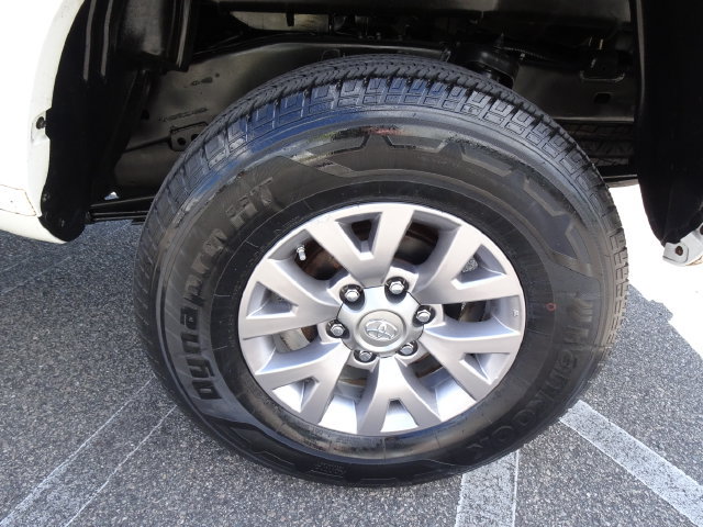 Used 2018 Toyota Tacoma SR5 AWD/4WD image 32