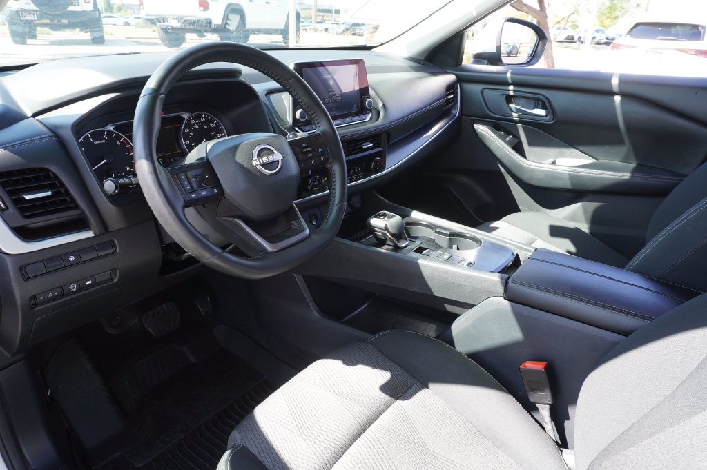 Certified 2025 Nissan Rogue SV FWD image 16