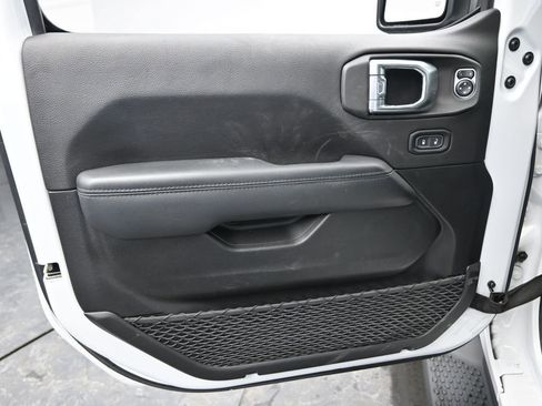 Used 2023 Jeep Wrangler Altitude image 28