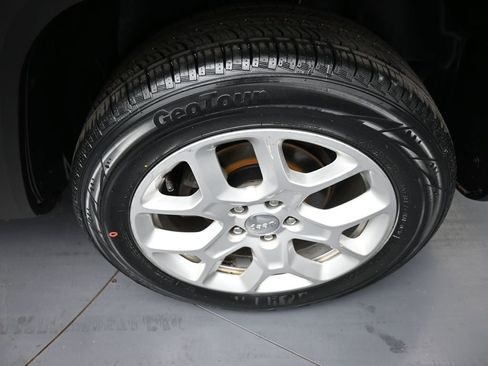 Used 2018 Jeep Renegade Latitude image 15