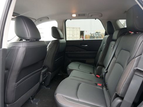 New 2025 Nissan Pathfinder SL image 7