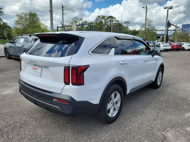 Used 2023 Kia Sorento LX FWD image 2