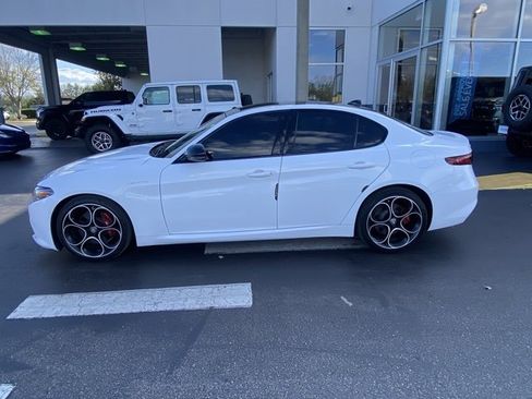 Used 2022 Alfa Romeo Giulia Veloce image 5