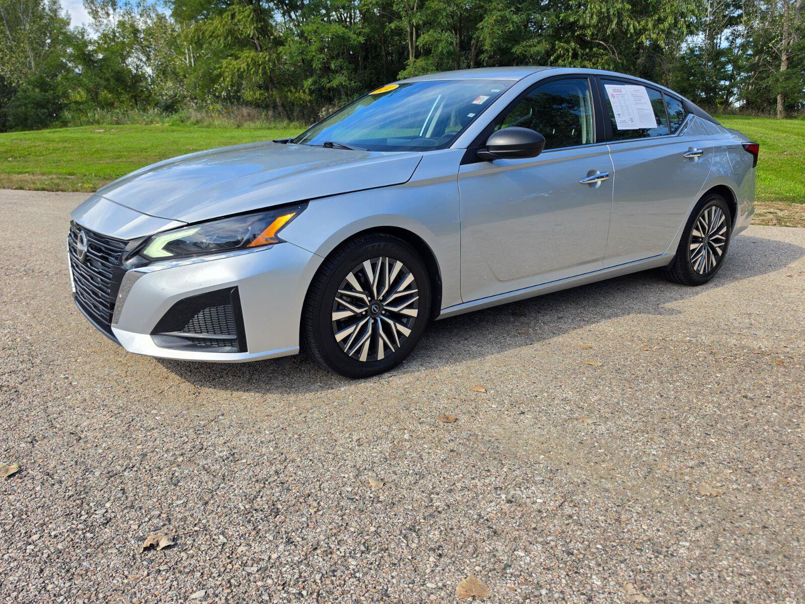 Used 2024 Nissan Altima 2.5 SV FWD image 6