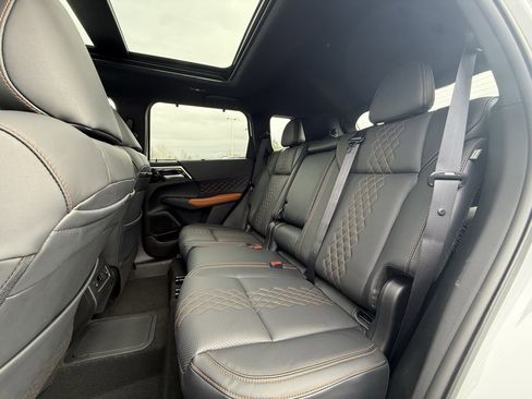 Used 2025 Mitsubishi Outlander SEL image 25