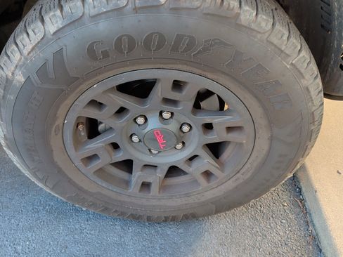 Used 2018 Toyota 4Runner TRD Off-Road Premium image 8