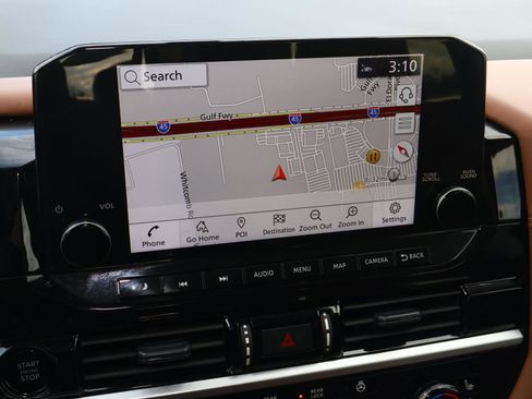 Used 2025 Nissan Pathfinder Platinum image 31