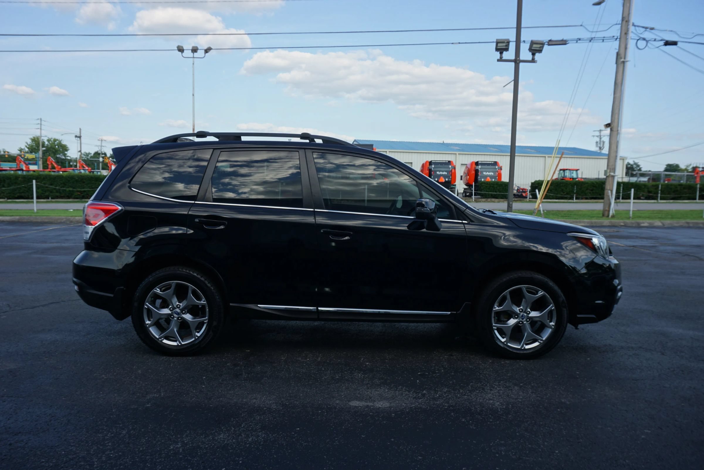 Used 2017 Subaru Forester 2.5i Touring AWD/4WD image 4