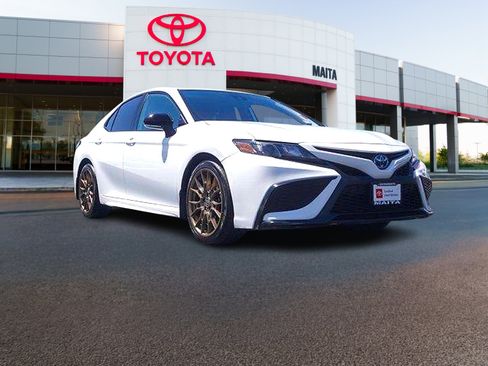 Certified 2023 Toyota Camry SE FWD image 1