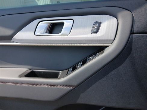 New 2025 Ford Explorer Active image 23