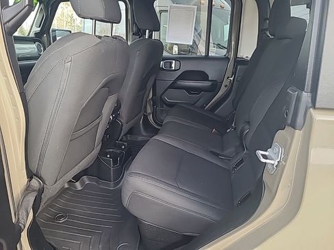 Used 2020 Jeep Gladiator Overland image 16