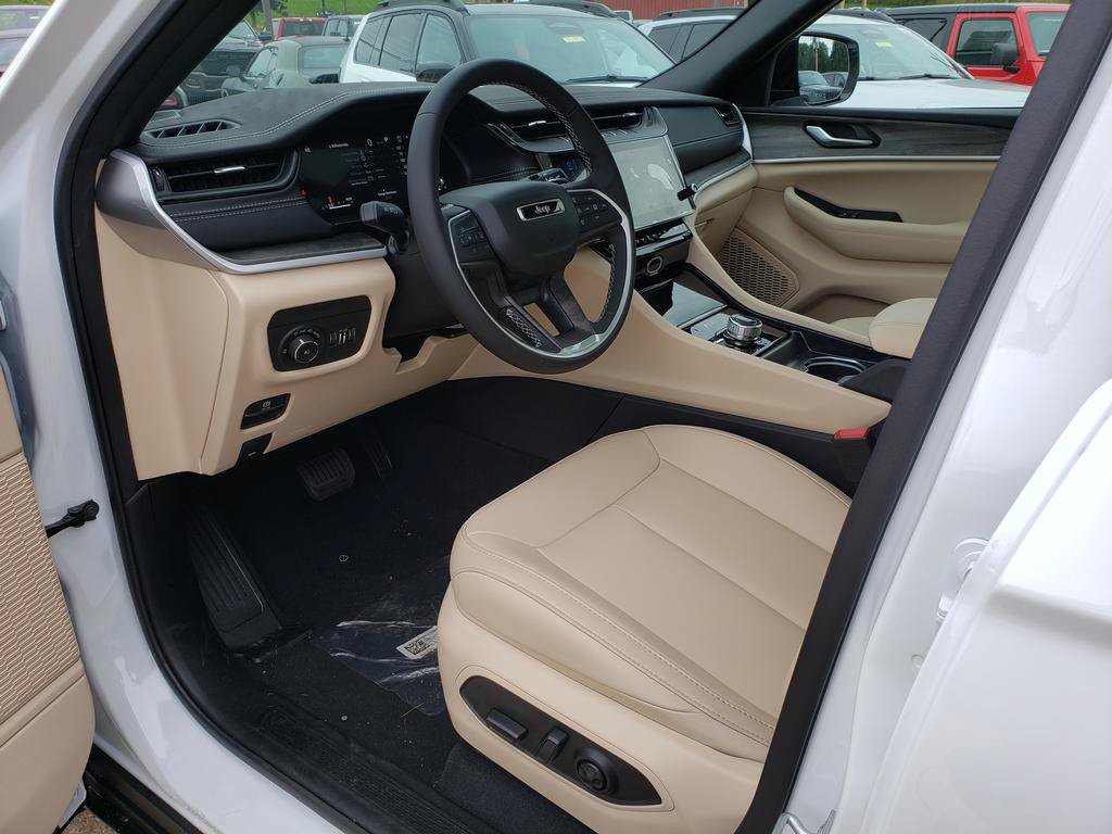 New 2027 Jeep Grand Cherokee Limited AWD/4WD image 10