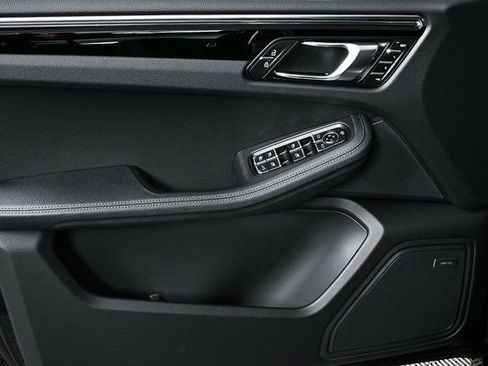 Certified 2026 Porsche Macan image 6