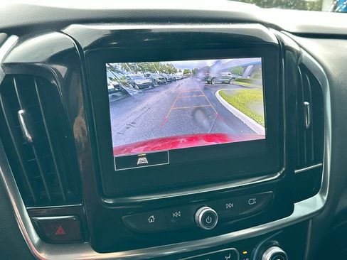 Certified 2023 Chevrolet Traverse LT FWD image 13