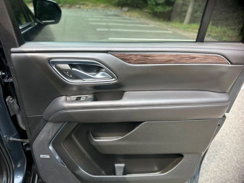 Used 2021 Chevrolet Suburban LT image 27