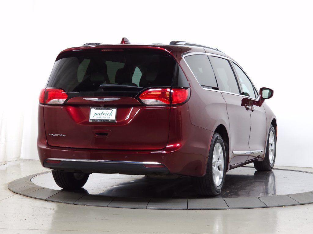 Used 2017 Chrysler Pacifica Touring-L Plus w/ Tire & Wheel Group FWD image 9
