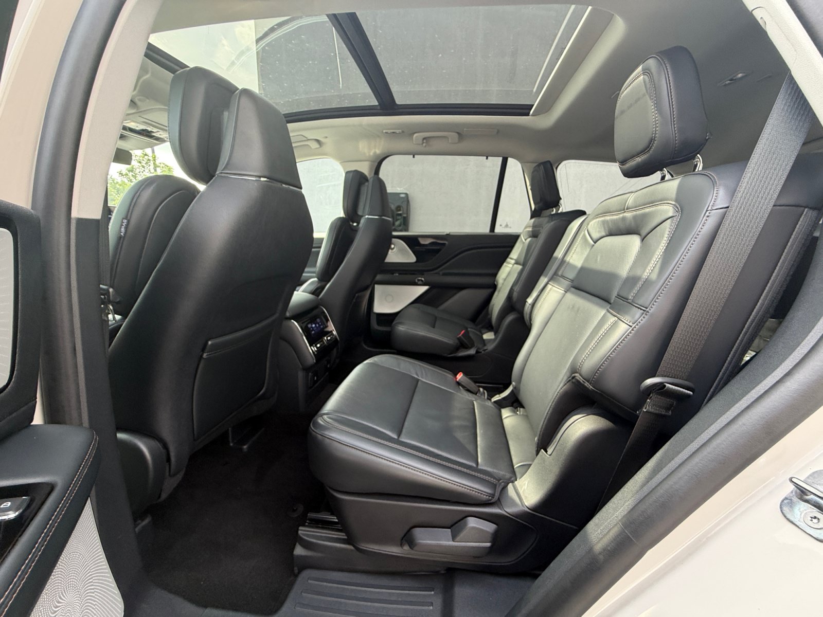 Used 2025 Lincoln Aviator Reserve w/ Equipment Group 201A AWD/4WD image 16