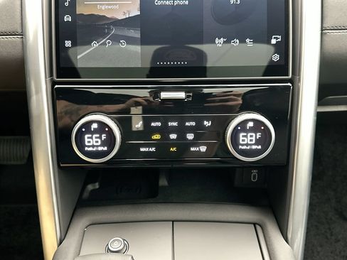 New 2026 Land Rover Discovery S AWD/4WD image 13