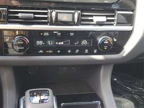 New 2025 Nissan Pathfinder SV w/ Black Appearance Package image 21