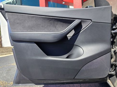 Used 2021 Tesla Model Y Long Range image 18