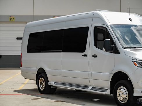 Used 2023 Mercedes-Benz Sprinter 3500 image 23