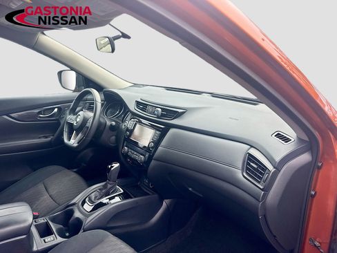 Used 2018 Nissan Rogue SV w/ Premium Package image 37