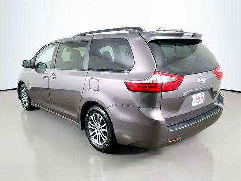 Used 2020 Toyota Sienna XLE FWD image 20