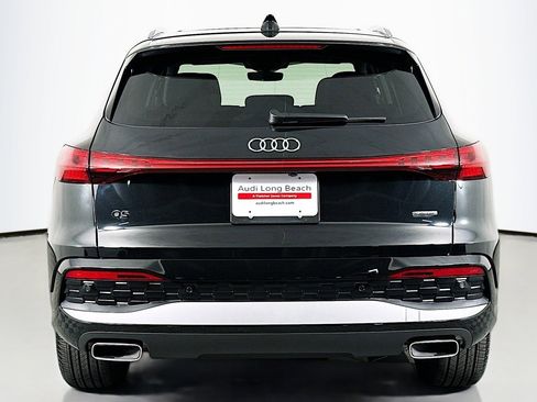Used 2025 Audi Q5 Premium w/ Convenience Package image 3