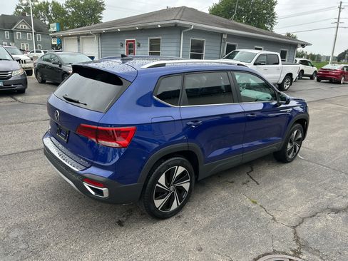 Used 2024 Volkswagen Taos SE AWD/4WD image 4