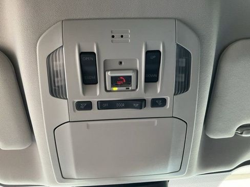 Used 2023 Toyota Highlander Limited image 20