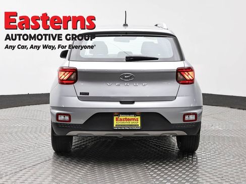 Used 2023 Hyundai Venue SEL image 6