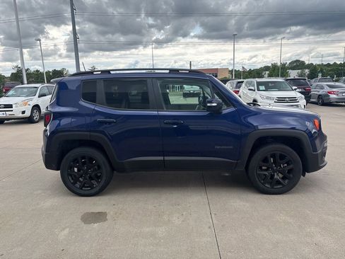 Used 2018 Jeep Renegade Altitude AWD/4WD image 4