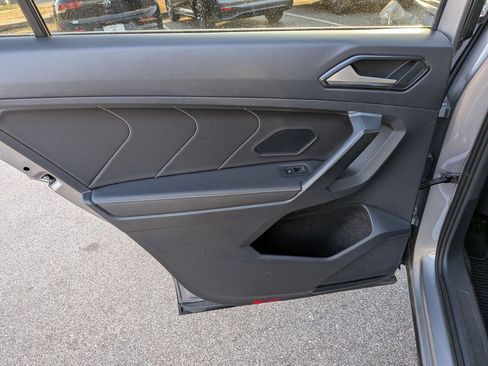 Used 2022 Volkswagen Tiguan SE image 26