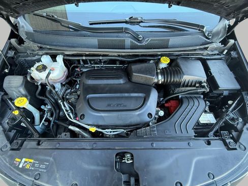 Used 2024 Chrysler Pacifica Touring-L image 15