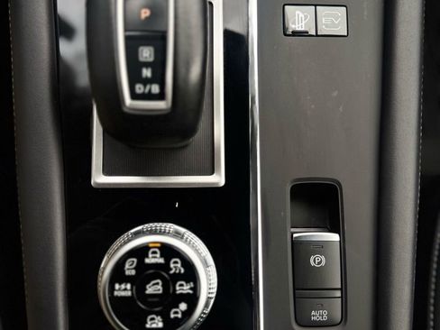 Used 2024 Mitsubishi Outlander 4WD Plug-In Hybrid image 18