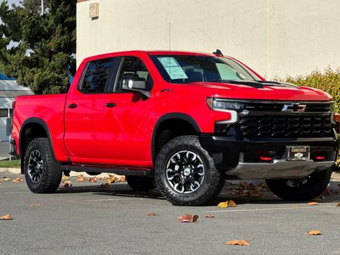 Used 2024 Chevrolet Silverado 1500 ZR2 w/ Technology Package image 2