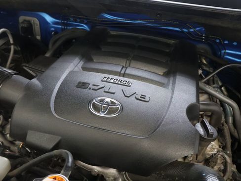 Used 2018 Toyota Tundra SR5 w/ TRD Off Road Package AWD/4WD image 24