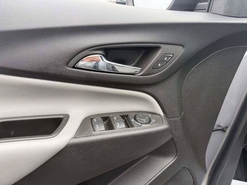 Used 2023 Chevrolet Equinox LS FWD image 17
